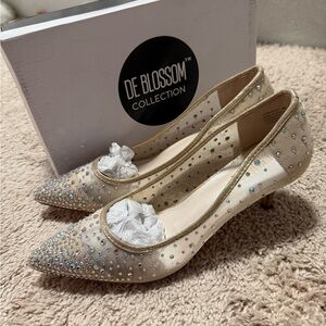 De Blossom Collection Women's Cream Heels